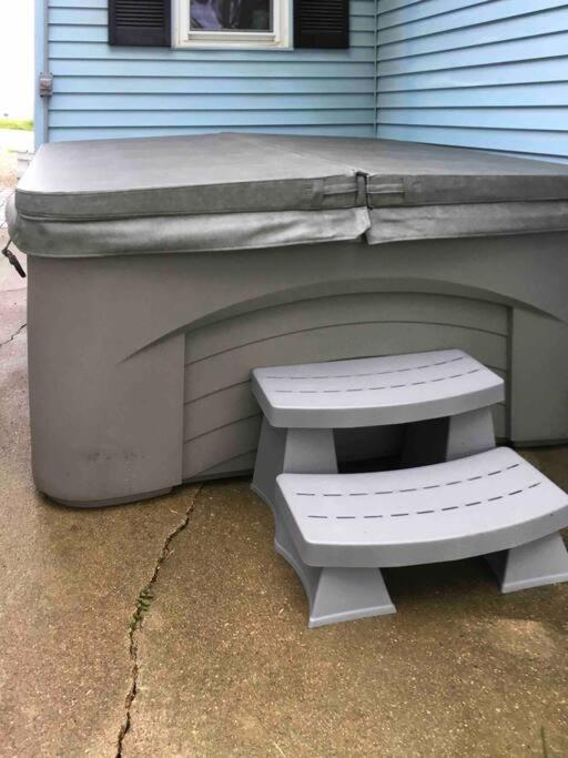 Caddy Corner Has A Hot Tub Just Outside Of Town Villa French Lick Kültér fotó